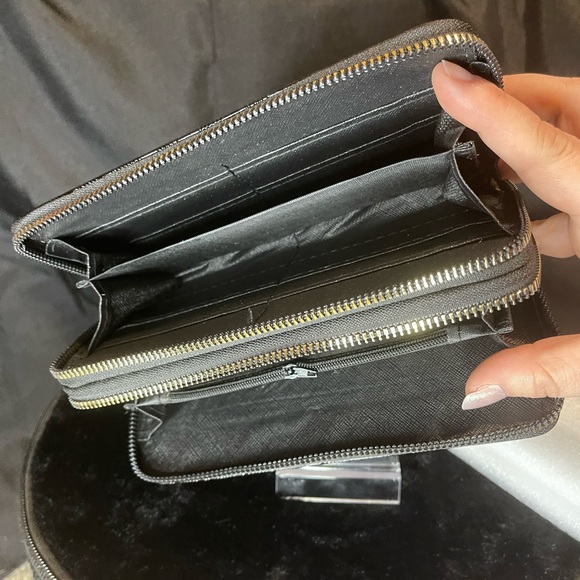 Two Zipper Wallet Wristlet - NEW - black - Picture 2 of 4